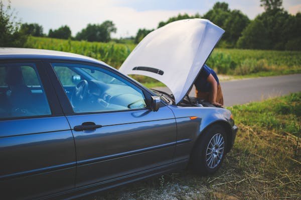 Que faire en cas de voiture en panne : solutions rapides